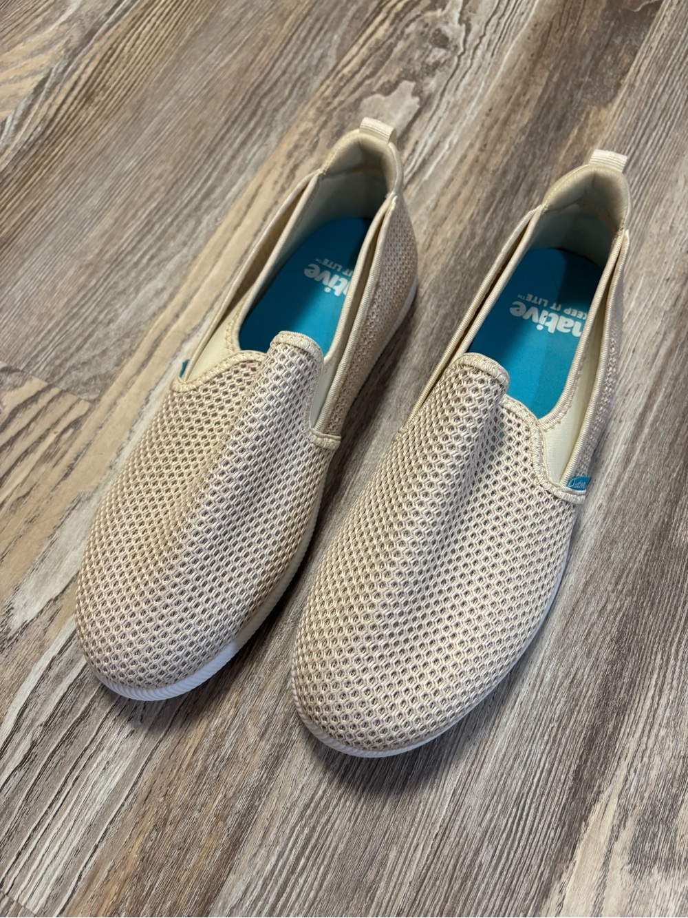 NWOT Native Cruz Bone White/Shell White Slip On Shoes - 9